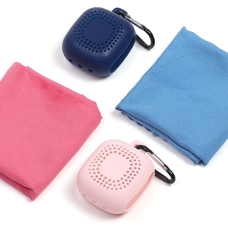 ActiveGear RO portable silicone sport towels in pink and blue, paired with silicone cases and carabiners.